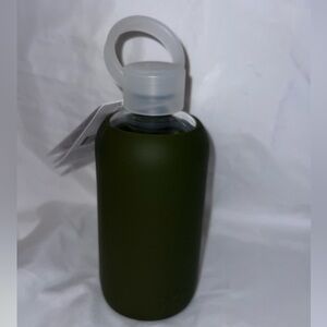 NWT little bkr “Olive”